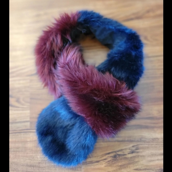 Helen Moore Two-Toned Capsule Loop Faux Fur Scarf from England - Picture 3 of 6